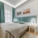 #stayhere - Modern Luxury In The Heart Of Old Town Apartman