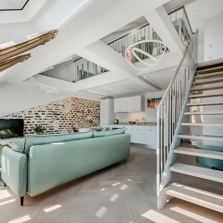 #stayhere - Modern Luxury In The Heart Of Old Town Apartment