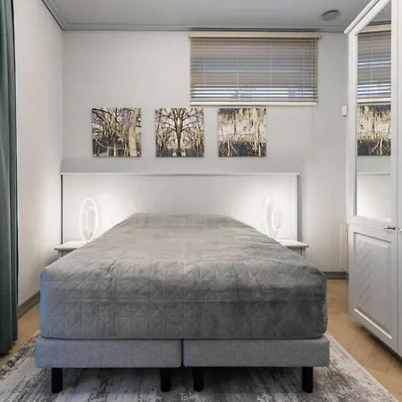 #stayhere - Modern Luxury In The Heart Of Old Town Apartment