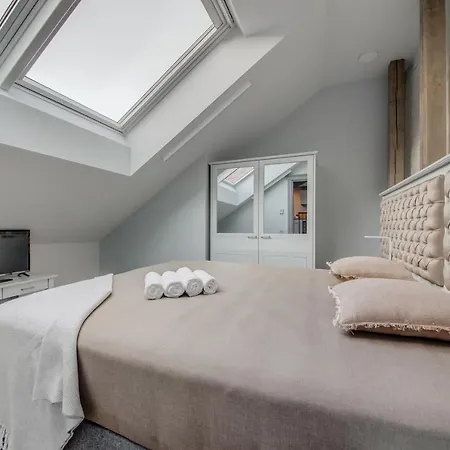 #stayhere - Modern Luxury In The Heart Of Old Town Apartment *