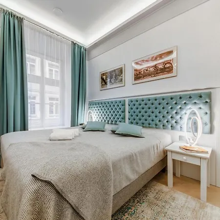 #stayhere - Modern Luxury In The Heart Of Old Town Apartment