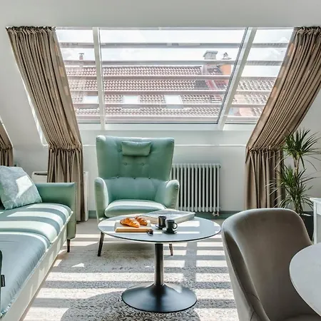 #stayhere - Modern Luxury In The Heart Of Old Town Apartment