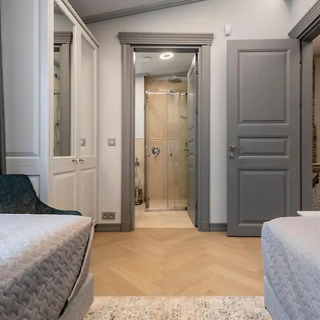 #stayhere - Modern Luxury In The Heart Of Old Town Apartment