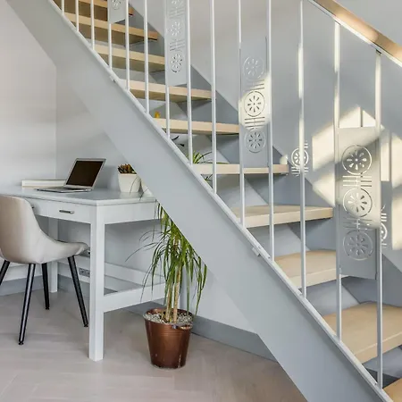 #stayhere - Modern Luxury In The Heart Of Old Town Apartment